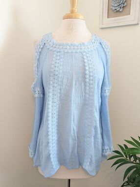Zac & Rachel Light Blue Lace Crochet Trim Long Sleeve Cold Shoulder Top Small